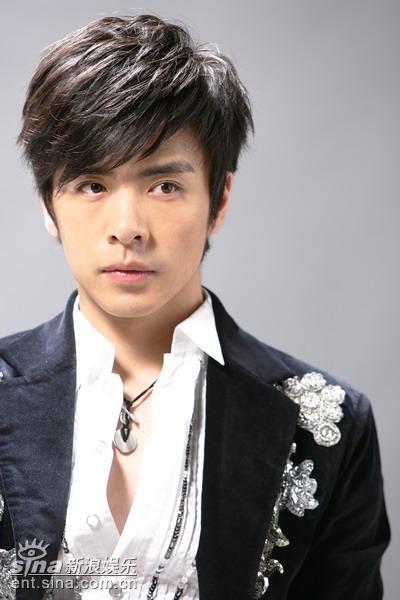 资料图片：加油好男儿选手柏栩栩精彩写真(6)