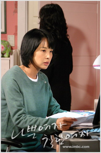 资料图片:韩剧《坏女人好女人》精彩剧照(49)