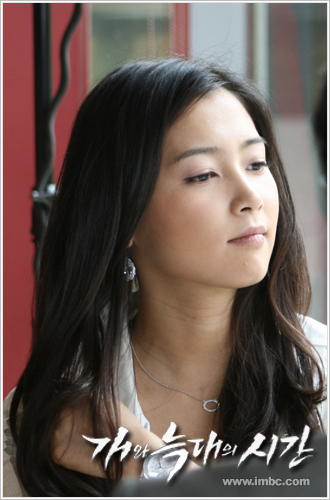 资料图片:韩剧《狗与狼的时间》精彩剧照(32)