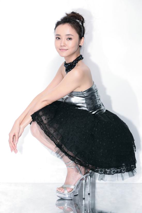 资料图片:演员杨梅精彩写真(20)