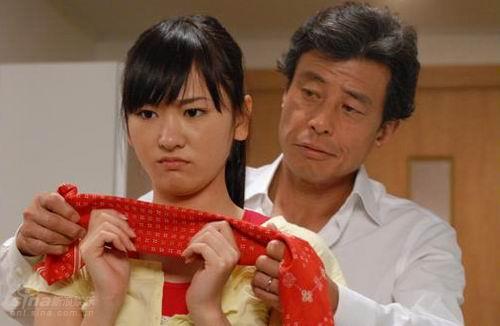 资料图片:日剧《父女七日变》精彩剧照(3)