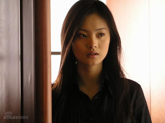 资料图片:电视剧《狂花凋落》精彩剧照(11)