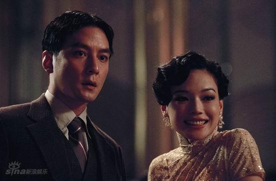 资料图片:《天堂口》剧照--舒淇笑容迷人