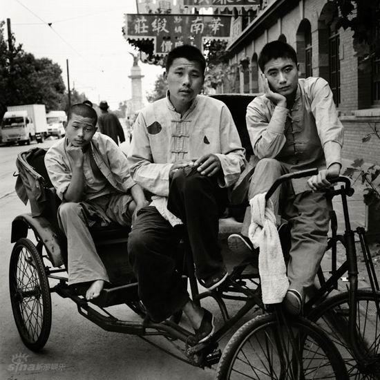 资料图片:《天堂口》画册之花絮-黄包车夫