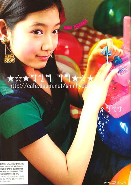 资料图片：韩国90后女星朴信惠精彩写真(1)