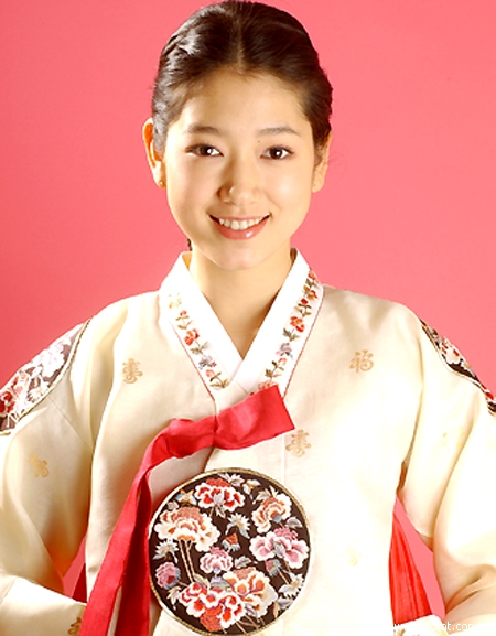 资料图片：韩国90后女星朴信惠精彩写真(6)