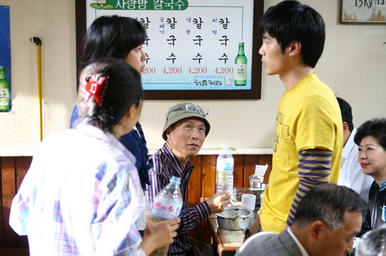 资料图片:韩国影片《食客》精彩剧照(38)