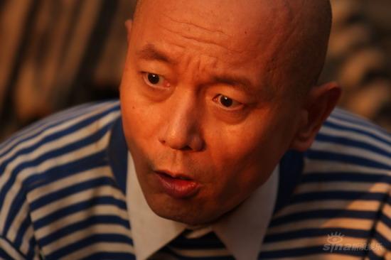 资料图片:《命运呼叫转移》定妆照--葛优