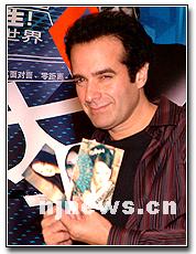 �Ͼ�Ů������������Ӧ�������Ʋ��ƶ�Ů��(ͼ)