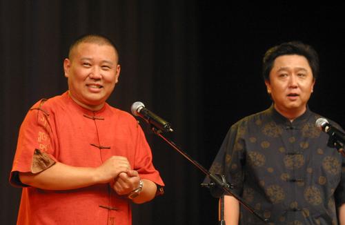 再加上风头正劲的郭德纲,于谦等人的加盟,使得中国铁路文工团真正形成