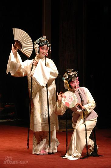 图文:厅堂版《牡丹亭》上演--游园