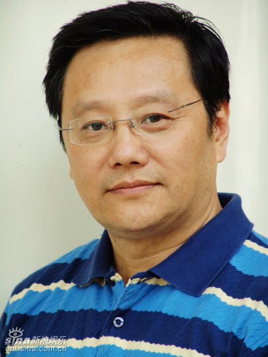 资料图片:喜剧《超级笨蛋》主创-导演李建平