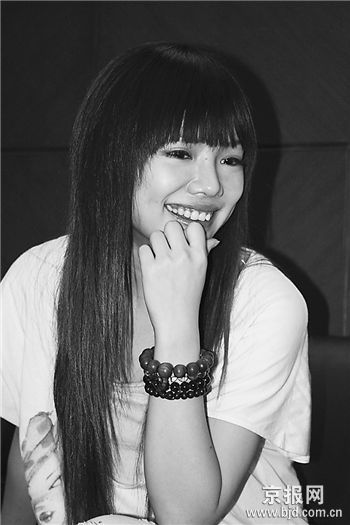 《皮皮》北京上演大获欢迎 唐妍台下如此美丽