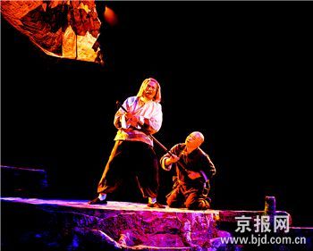 话剧《凌河影人》人影相随借鉴国画大写意手法