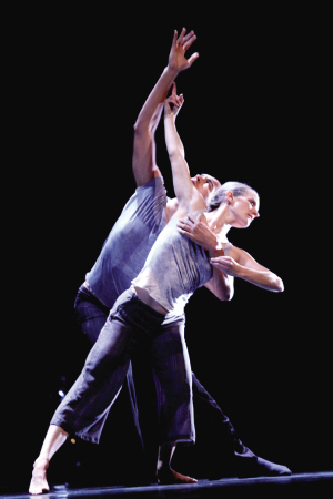 丹麦现代舞用肢体照内心 两部作品在北京上演