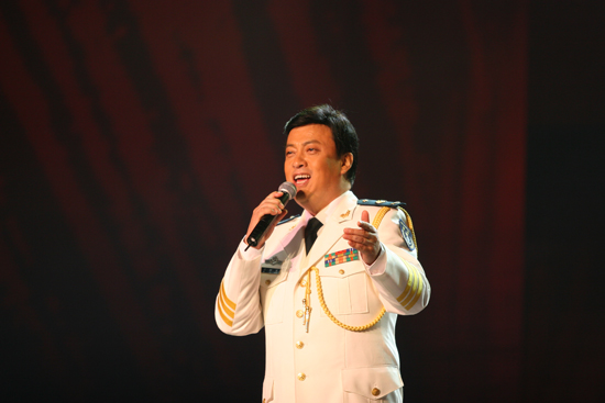 情景歌舞报告剧《忠诚》 海军明星向十七大献