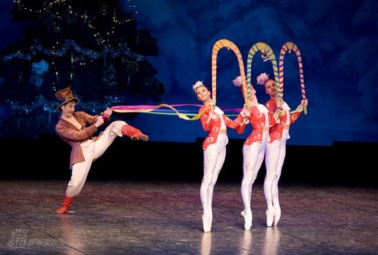 资料图片:俄罗斯芭蕾舞剧院-胡桃夹子士兵舞