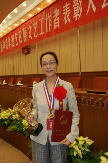 ��õ��ϣϣ�ƺ������µ�ϲ�����˫ܰ����(ͼ)