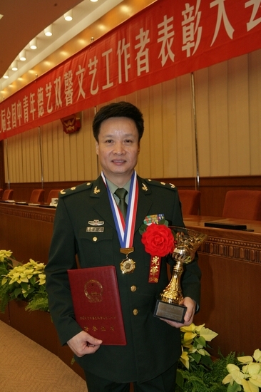 ��õ��ϣϣ�ƺ������µ�ϲ�����˫ܰ����(ͼ)