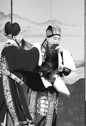 本报讯(记者胡孙华《群英会·借东风·华容道》是京剧传统剧目,亦