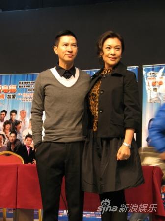 剧中史可饰演一名女强人,事事管制"老公"张家辉,谈到角色,两位主演笑