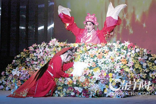 "哭坟"一幕不令人悲反令人笑