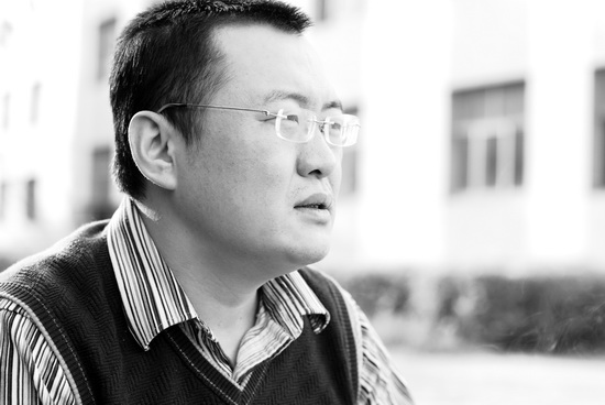 资料:话剧《饭局》领衔主演-梁刚