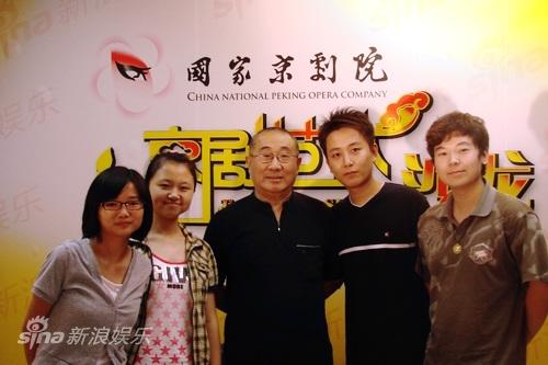 京剧艺术家李长春和新浪网友合影