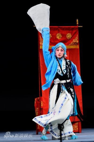 梅派史依弘进京赶考 pk程派全本《锁麟囊》(图)