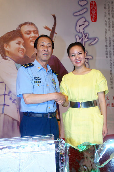 孟庆云发行华山系列新歌 雷佳助阵现场演唱(图)
