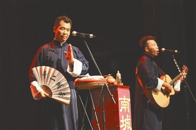 信报讯(记者王大鸣 结束了在朝阳9剧场的首发演出后,近日,南城二哥将