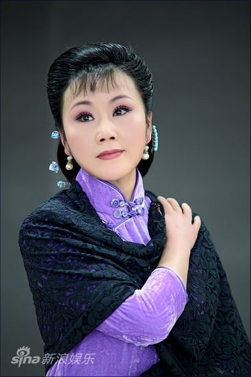 此时,繁漪已与周朴园离婚,做了教堂嬷嬷.勤苑沪剧团团长王勤饰演繁漪.