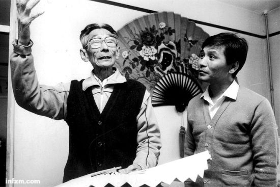 马志明和父亲马三立(左)。