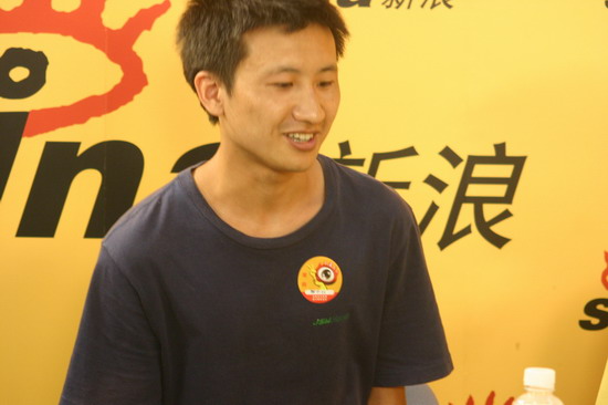 图文：吕丽萍携学生做客--何乙明对未来充满向往