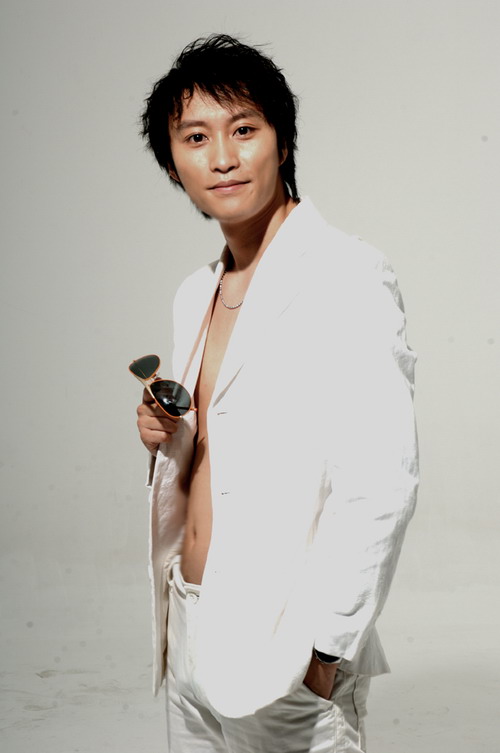 图文:舞台剧《疯狂的石头》主创-演员闫非