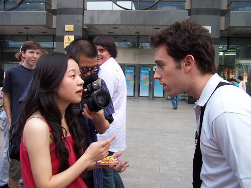 观世音》街头访问路人为创作积累素材(组图)_影音娱乐_新浪网