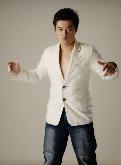 图文:《音乐之声》主持人-张楠