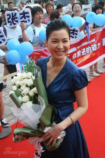 图文：《暗恋桃花源》红地毯--苏玉华笑容甜美