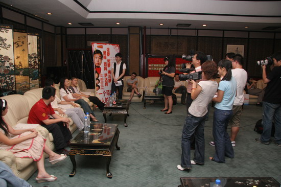 ͼ�ģ���һ��İ��Ů�˵������������ֳ�