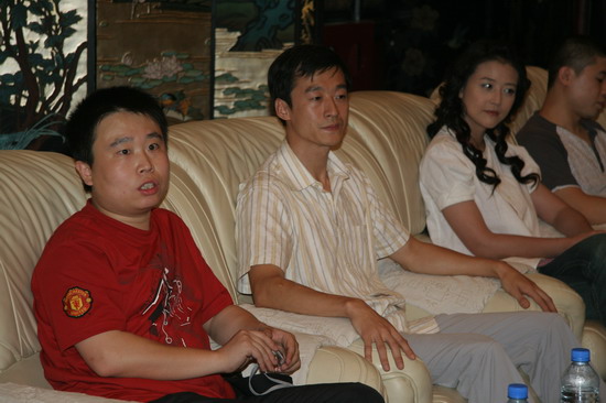 图文:肖剑、周海媚及出品人参加新闻发布会