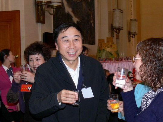 中国曲协六代会闭幕 刘兰芳当选曲协主席(组图