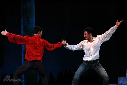 图文：《仲夏夜之梦》首演-杨旭与印小天决斗