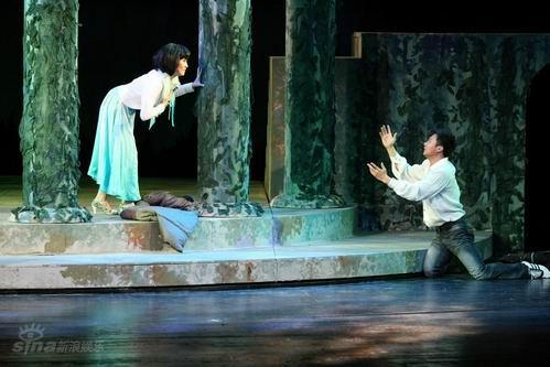 图文：《仲夏夜之梦》首演-印小天向蒋小涵求爱