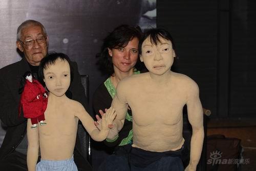 人偶登台共演《重别》 玩偶犹如灵魂附体(组图