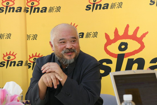 图文：李琦做客新浪聊话剧-李琦风趣幽默