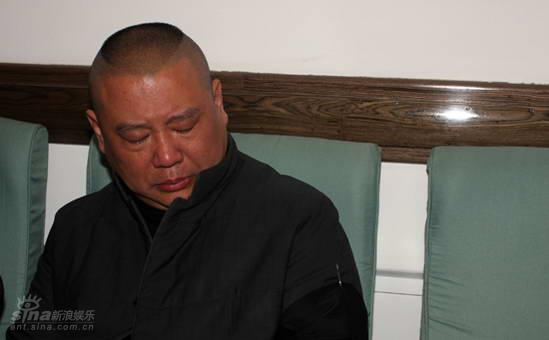 图文:张文顺追悼会--郭德纲痛哭流涕