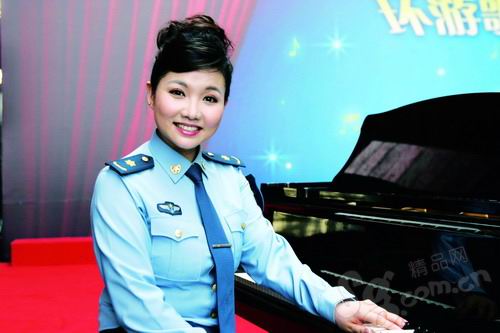 空政文工团女高音歌唱演员王莉