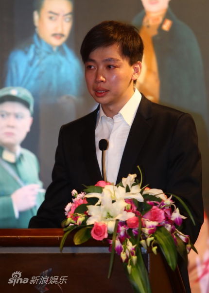 谭正岩哽咽落泪