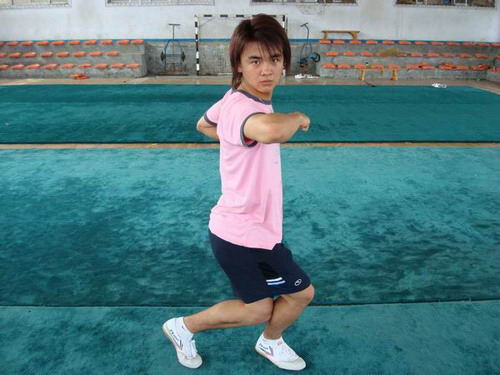 资料:龙的传人网络赛区20强选手--李坤