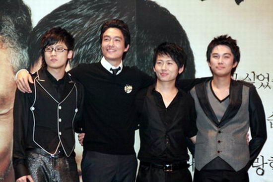 《我的爸爸》发布会 李政VOS献唱场面感人(图